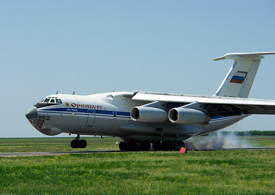 Оренбургские авиаторы доставляют грузы и экипажи на места военных учений